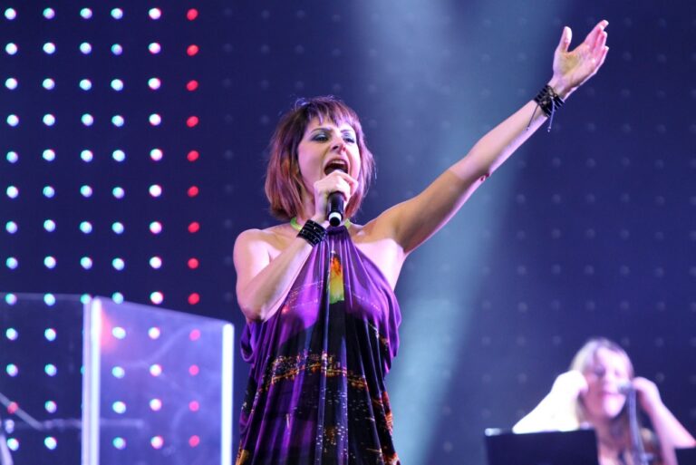 Fernanda Abreu faz show gratuito em Brasília