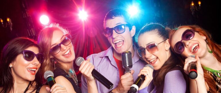 7 lugares divertidos em Brasília para você cantar no Videokê