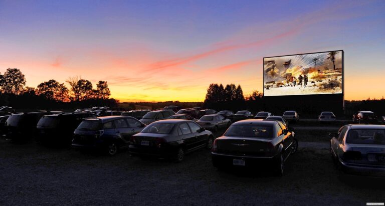 Cine Drive-in de Brasília exibe 3 filmes pelo preço de 1