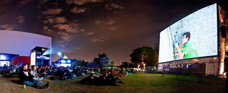 Cinema ao ar livre no Brasília Ice Park no Pontão do Lago Sul