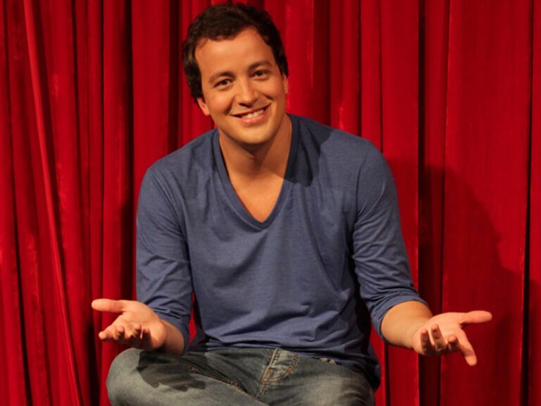 Humorista Rafael Cortez traz espetáculo gratuito de stand-up a Brasília