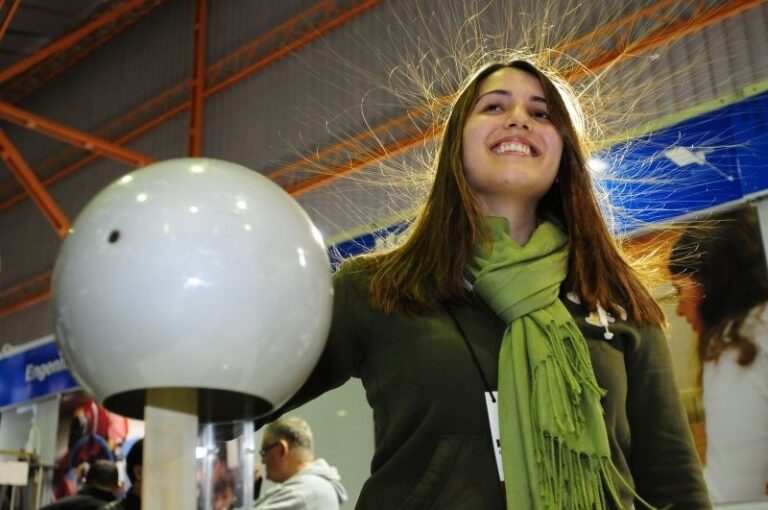 Feira de ciências em Brasília tem entrada gratuita e 30 experimentos para o público interagir e aprender
