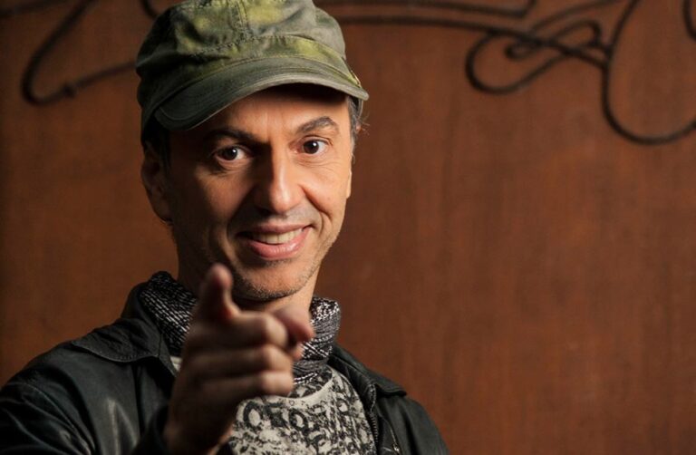 Zeca Baleiro faz show gratuito em Ceilândia