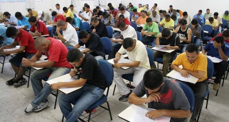 Cursinho de Brasília promove aula gratuita de revisão para concurso