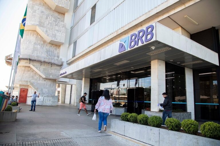 Banco de Brasília lança edital de concurso para vagas de nível superior e salários de até R$11 mil