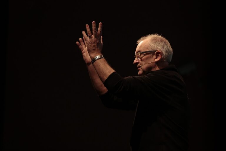Referência em processo criativo, britânico Charles Watson ministra masterclass em Brasília