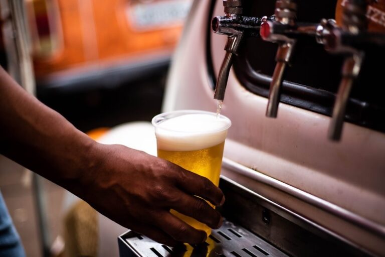 Feira em Brasília reúne cerveja artesanal, petiscos de boteco e muito mais
