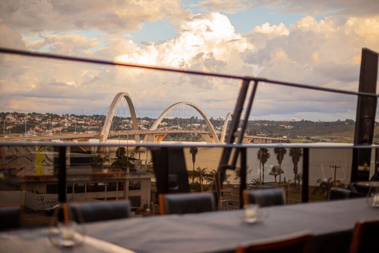 Veja os bares e restaurantes com rooftop em Brasília