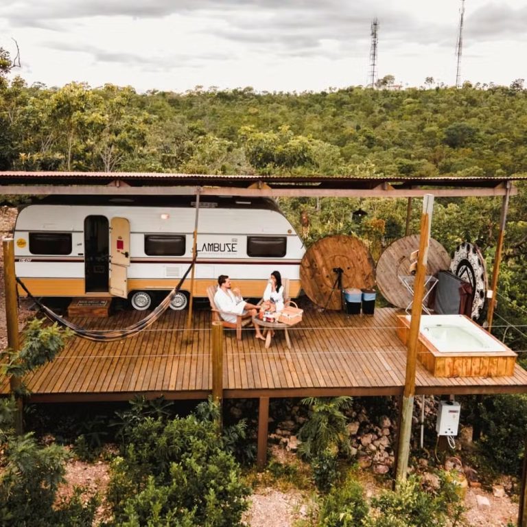 Trailers incríveis para relaxar em meio à natureza com vista paradisíaca na Chapada dos Veadeiros