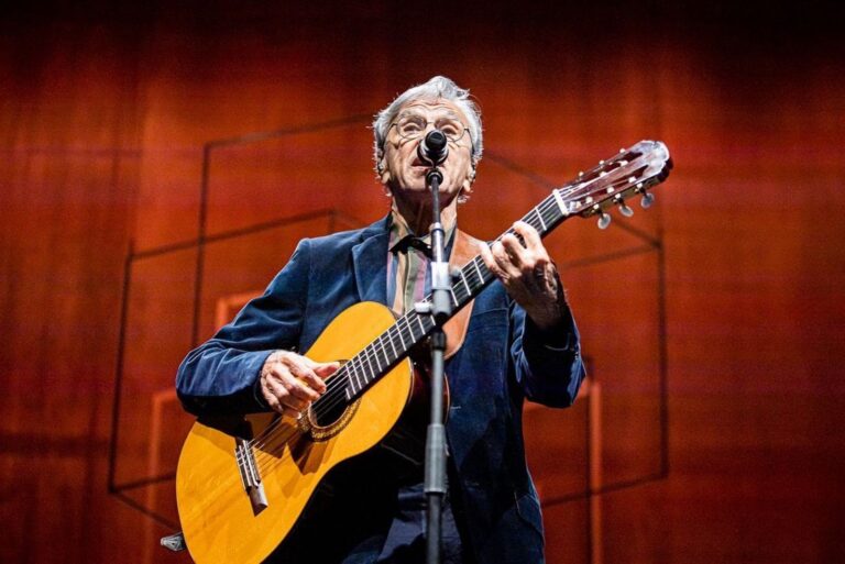 Caetano Veloso faz show neste sábado em Brasília