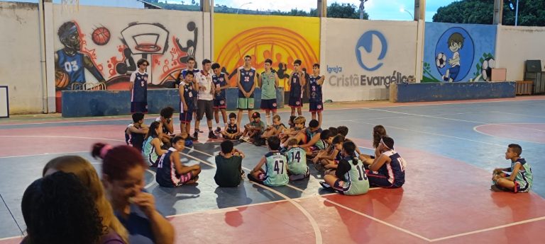 Projeto oferece aulas de basquete gratuitas no DF; veja como se inscrever