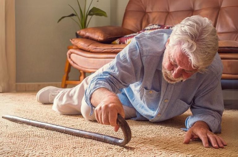 Especialista alerta para os riscos de quedas em idosos; veja como prevenir