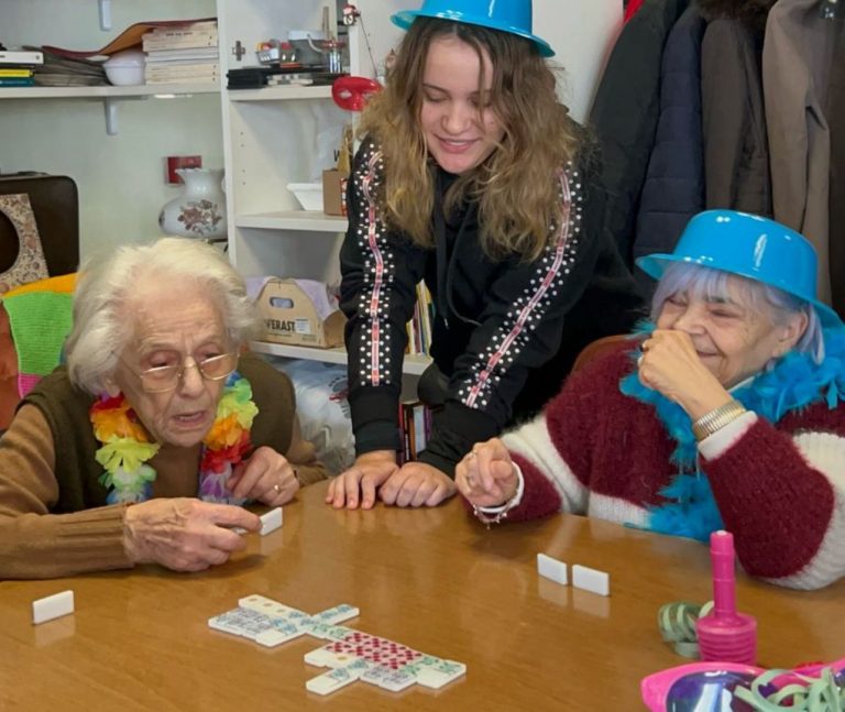 Estudante de Brasília desenvolve jogos para ajudar idosos com demência e Alzheimer