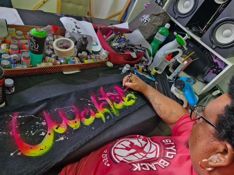 Estilista de Brasília lança coleção que une sustentabilidade, inclusão social e criatividade
