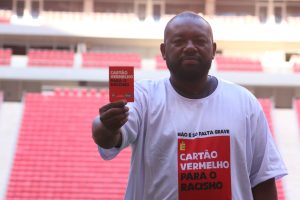 Cartão Vermelho para o Racismo!