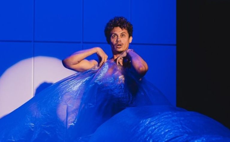 Brasília recebe espetáculo teatral de Silvero Pereira