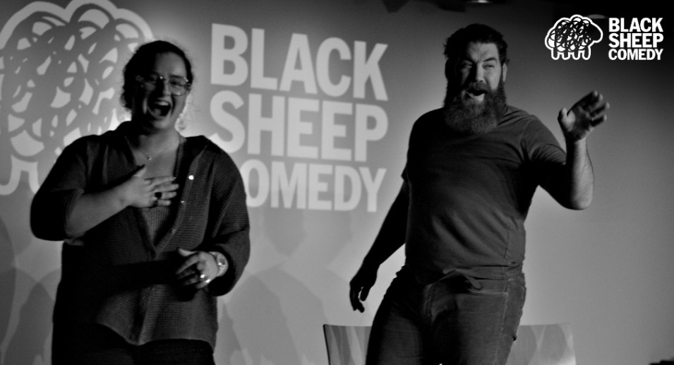 Stand up em Brasília promete risadas na terça com 10 comediantes no palco
