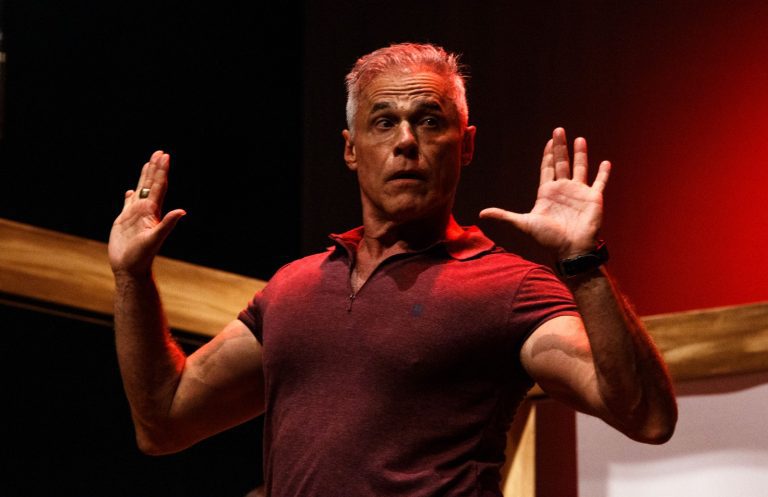 Comédia “Troca-Troca” chega a Brasília com Oscar Magrini