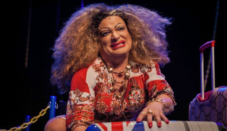 Suzy Brasil comanda o riso no Comédia Drag desta quinta no Museu Nacional