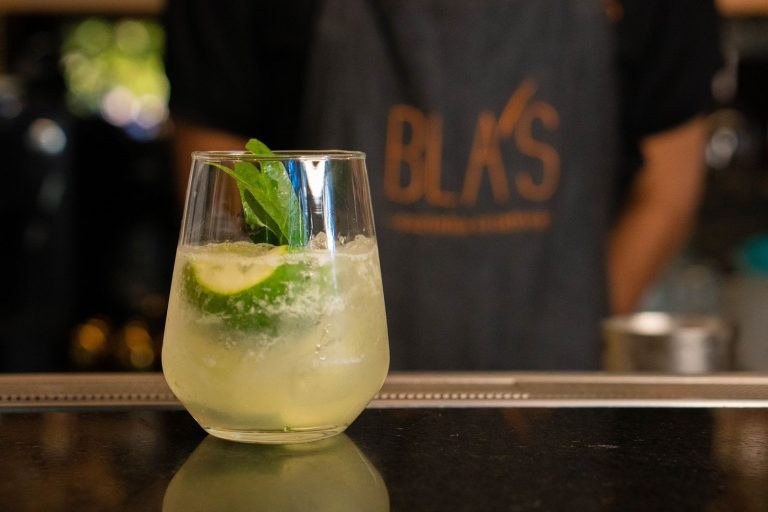 Bares e restaurante de Brasília celebram o Dia da Cachaça com drinques especiais