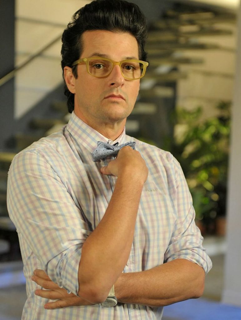 Marcelo Serrado como o personagem "Crô"