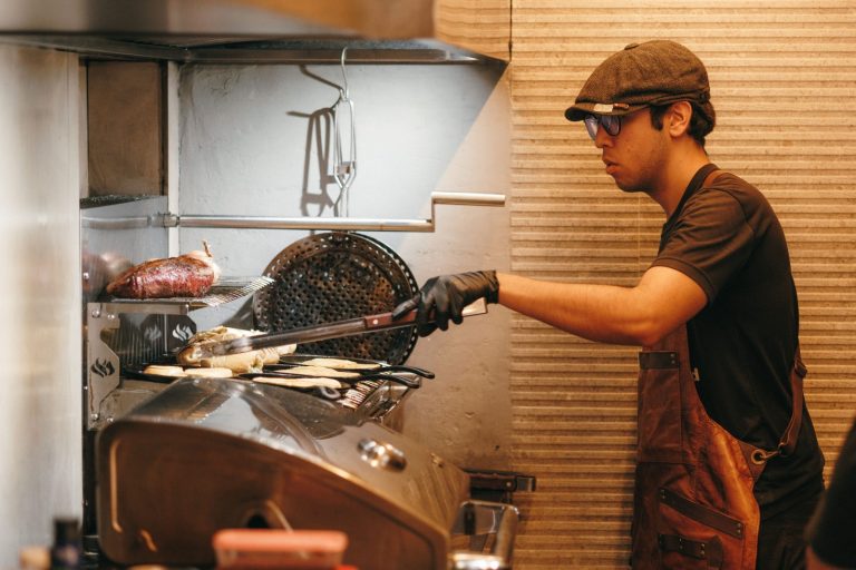 Mais que churrasco: Assados do Fred volta unindo brasa, família e sustentabilidade