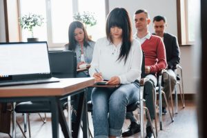 Estudantes em sala de aula