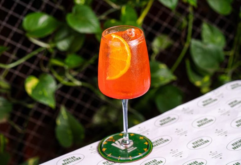Dia da Mulher: Brasília celebra com drinks em dobro, sunset na vinícola e programação musical especial