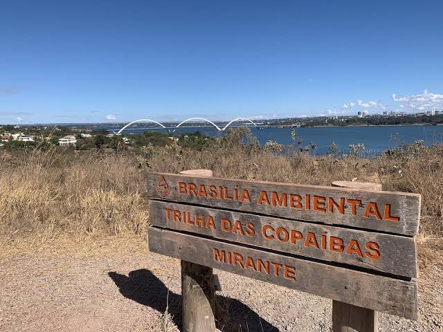 Parque no coração de Brasília tem trilhas, cachoeira e mirante com vista privilegiada