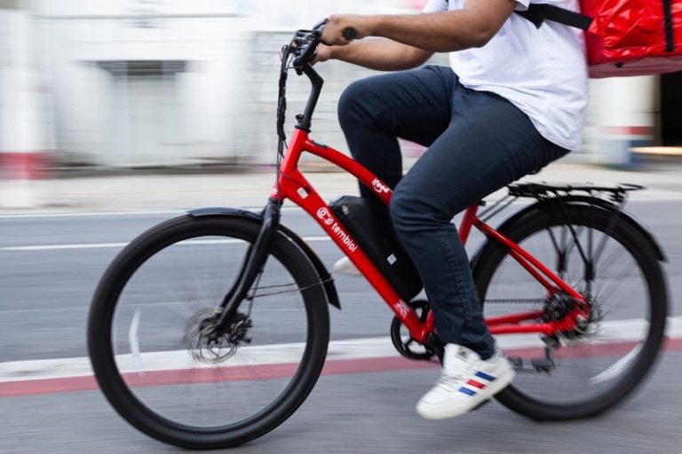 iFood amplia frota elétrica em Brasília com novas bikes para entregadores