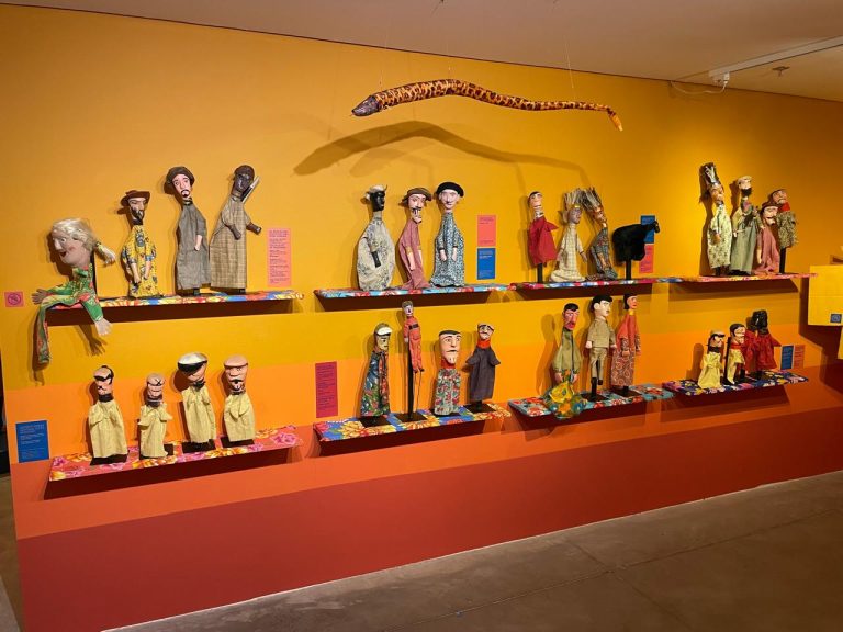 Exposição gratuita sobre importância cultural do riso está em cartaz em Brasília
