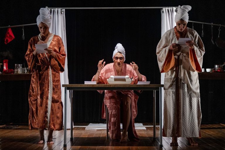 Peça de teatro que homenageia Clarice Lispector é apresentada em Brasília