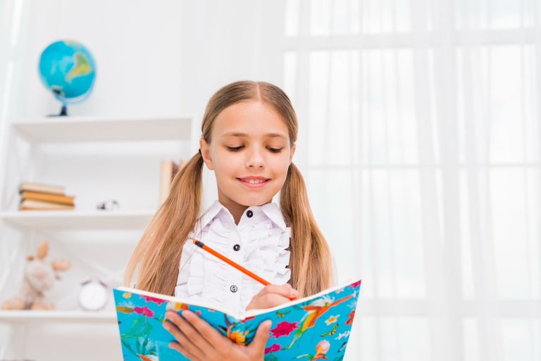 Ler em dois idiomas desde cedo: por que a educação bilíngue forma crianças mais inteligentes e criativas