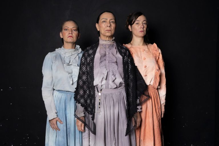 Espetáculo Anáguas entra em cartaz no Distrito Federal com temporada gratuita e acessível