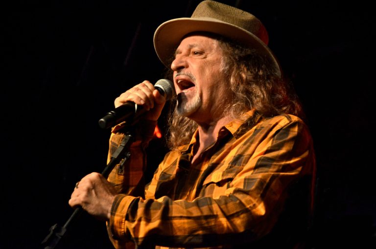 Alceu Valença anuncia show em Brasília 