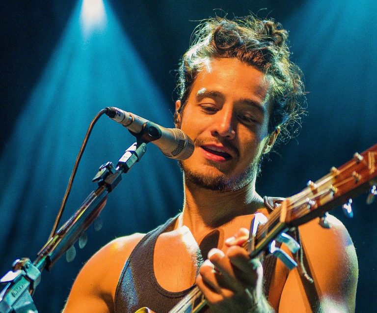 Dia da Voz: confira 10 cantores de Brasília e do DF