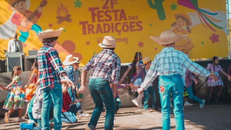 Festa em Brasília reúne apresentações culturais inspiradas em países das Copas do Mundo
