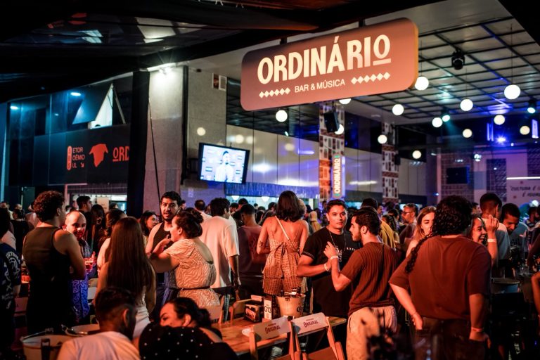Bar em Brasília reúne samba, reggae piseiro e pagode em mais um fim de semana de programação no Setor Bancário Sul