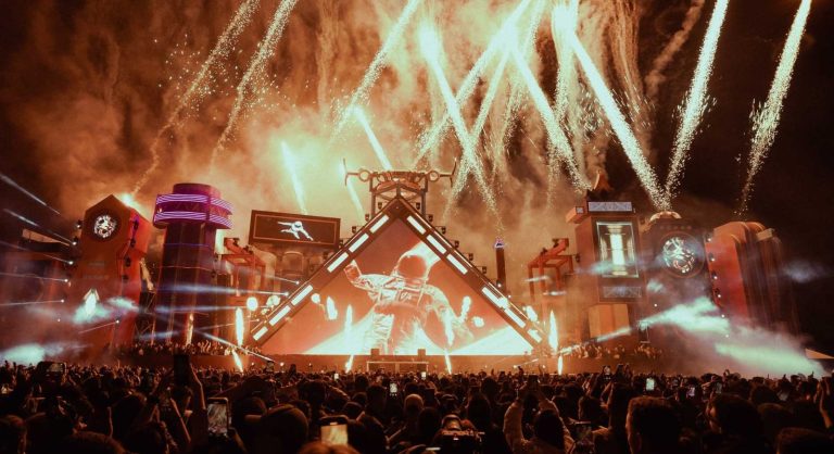 Festival de música eletrônica celebra uma década com experiência futurista em Brasília