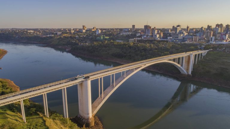 A história da Ponte da Amizade: um símbolo de integração entre Brasil e Paraguai que completou 61 anos