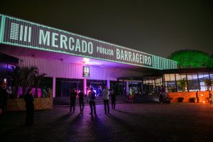 Mercado Público Barrageiro completa 1 ano e vira palco de três dias de festa, cultura e música com Banda Mais Bonita da Cidade no domingo