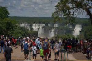 Cataratas do Iguaçu puxam alta no turismo do Paraná: feriadão da Consciência Negra leva mais de 40 mil pessoas ao Parque Nacional