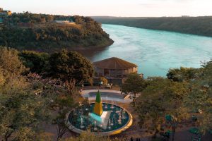 Editorial internacional destaca Marco das Três Fronteiras e Cataratas do Iguaçu em 25 países