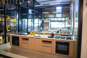 Conheça o novo espaço no Mercado Público Barrageiro para quem gosta de cozinhar 