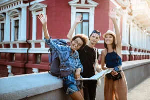 Pouca gente sabe, mas jovens têm direito a viagens gratuitas; veja como usar
