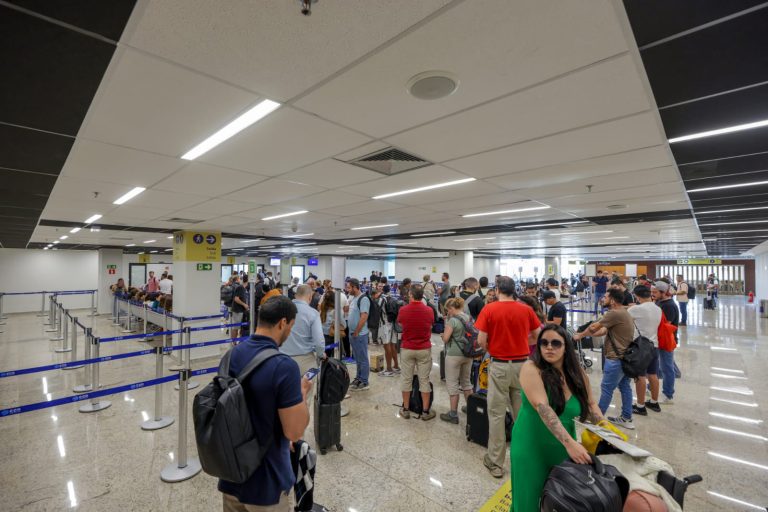 Hotéis cheios e cidade movimentada marcam o Carnaval em Foz do Iguaçu