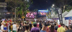Carnaval de Foz chega ao último dia com público recorde e cidade em clima de festa