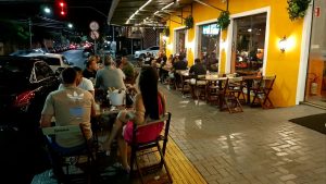 De trailer a parrilla: a rua do centro de Foz do Iguaçu que virou tour gastronômico
