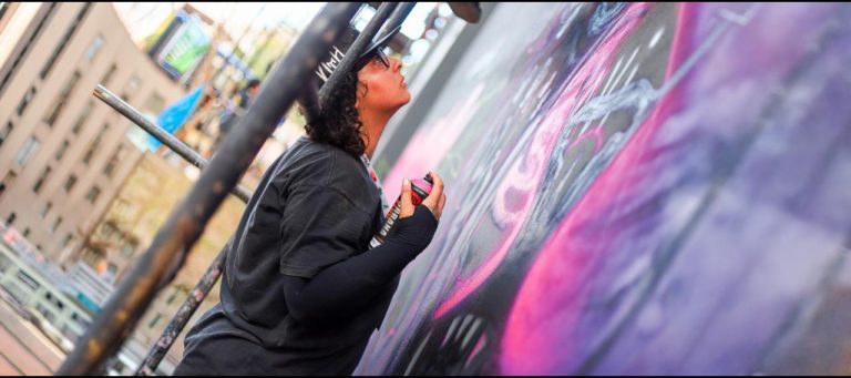 Artista que colore as ruas de Foz vai ao Reino Unido para festival internacional de graffiti
