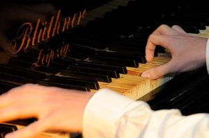 Recital de piano em Foz com arte visual nesta quarta